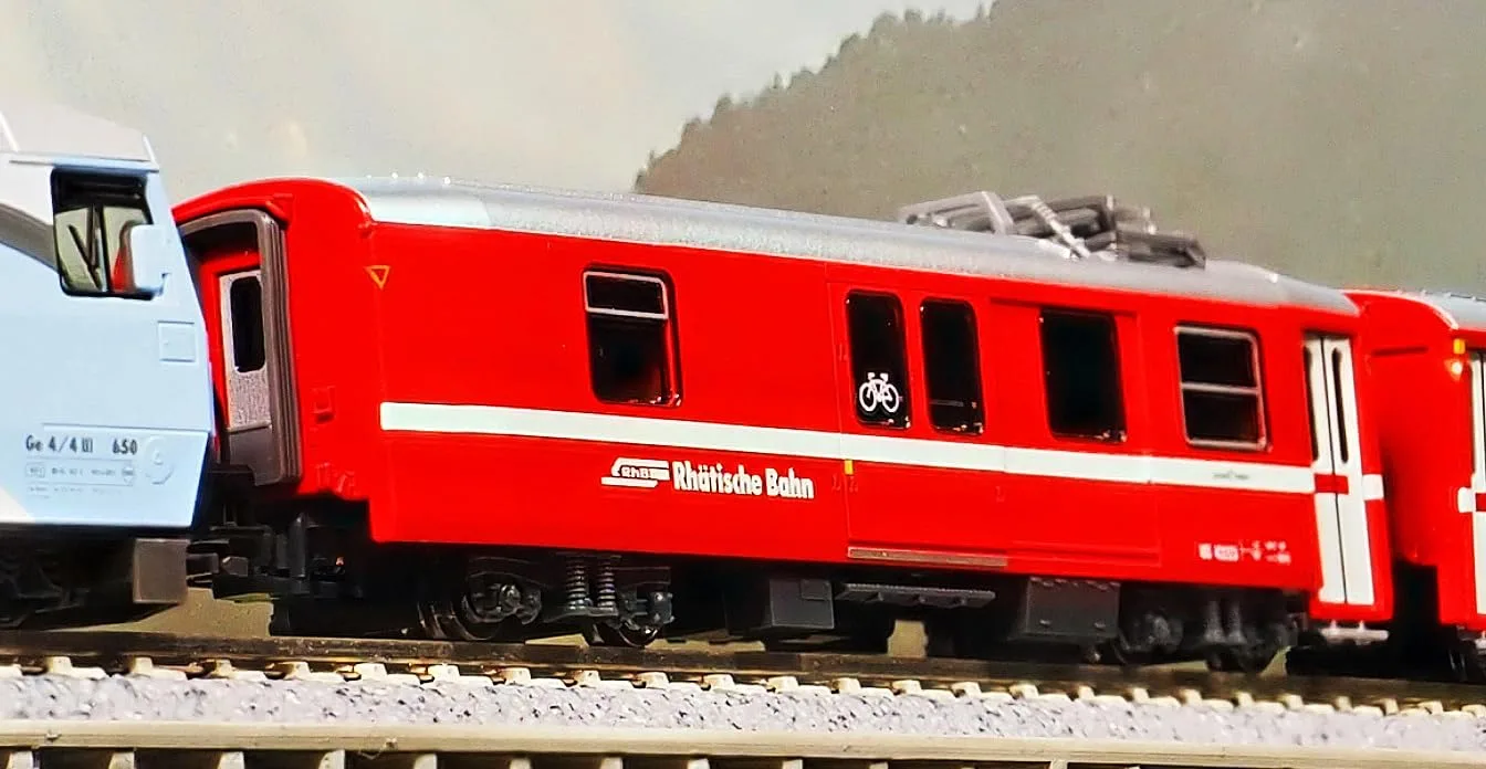 KATO N Gauge Rhaetian Railway Power Baggage Car Ds4222 Model Passenger Car
